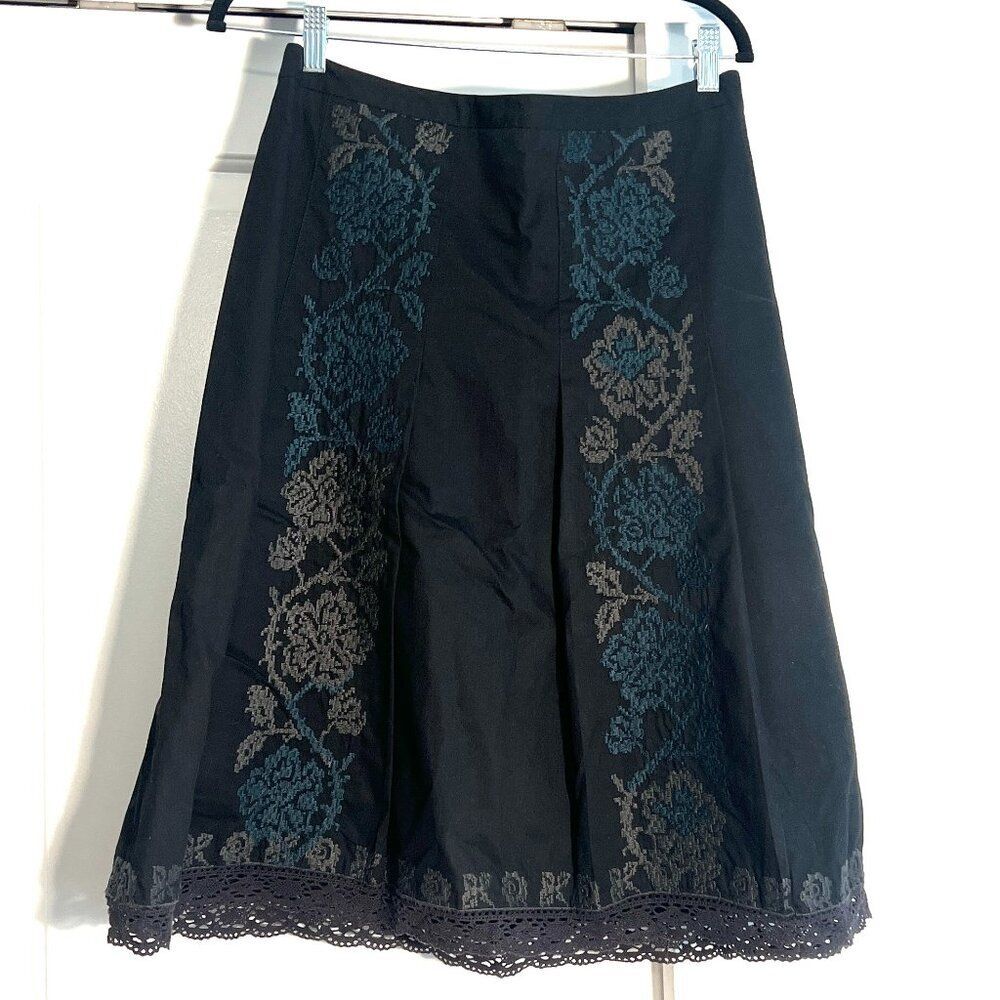 Loft Cotton Embroidered Skirt With Crochet Lace Trim Size 6